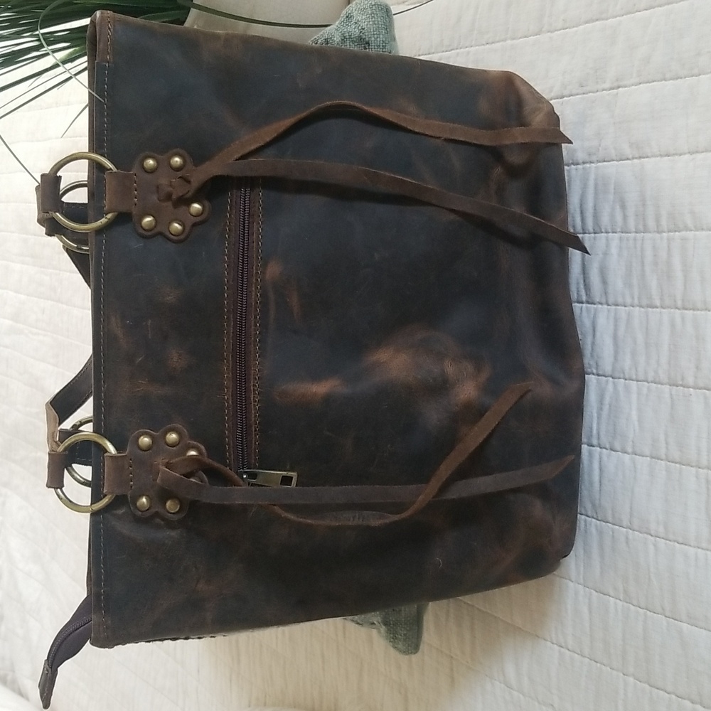 Ariat - Picture 4 of 13